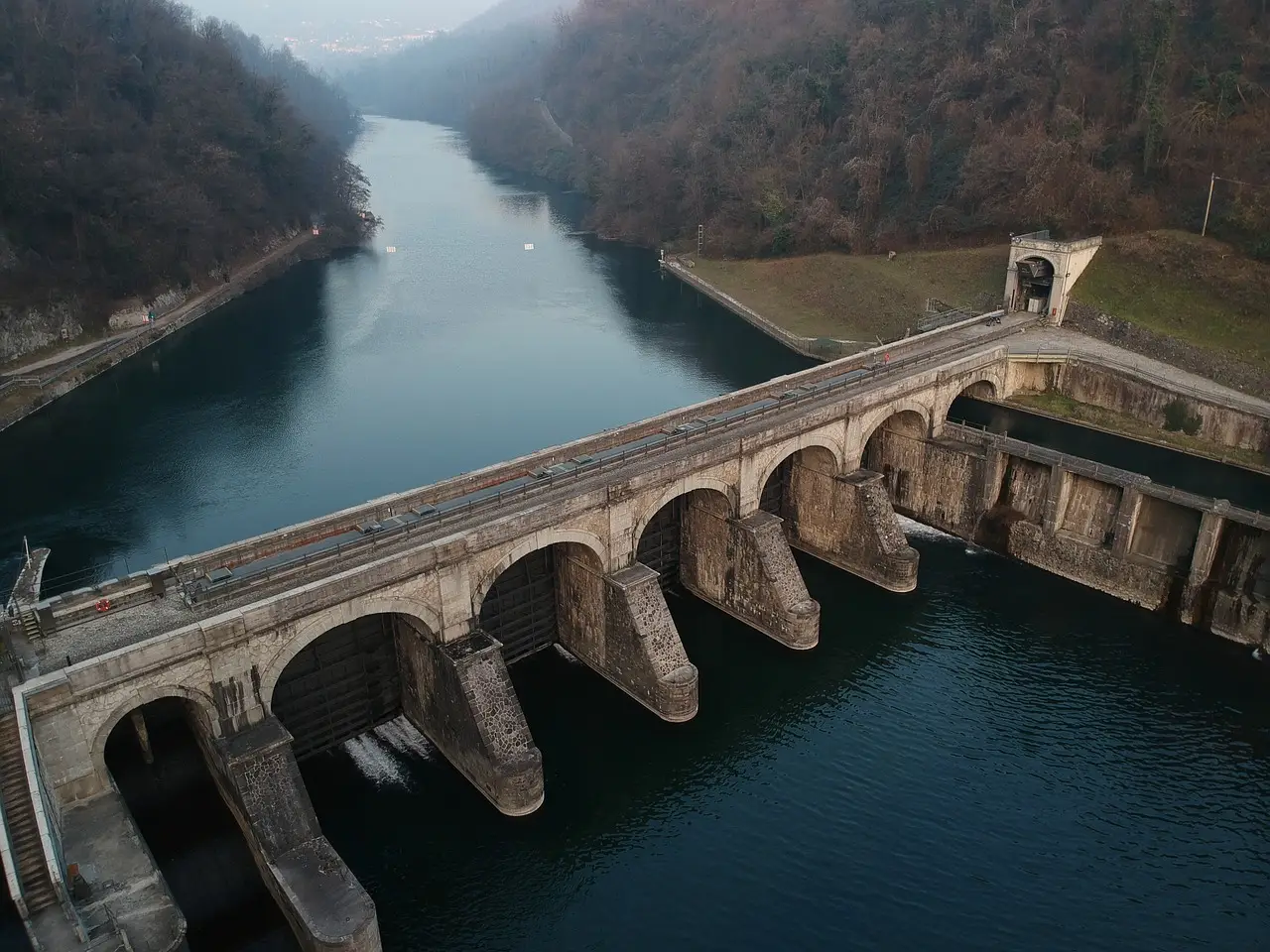Dam bridge